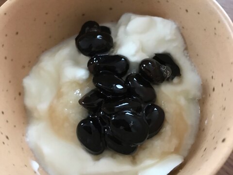 黒豆と甘酒のヨーグルト